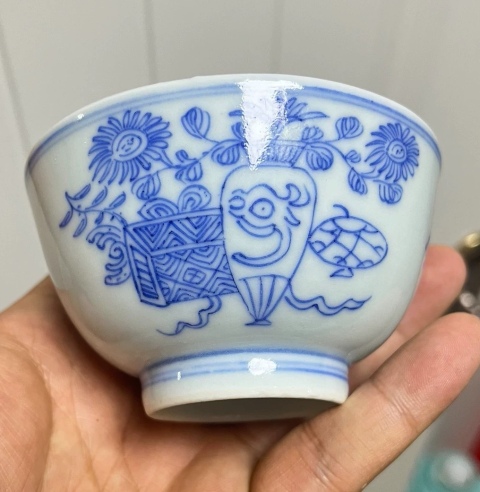 古玩陶瓷乾隆淡描青花博古插花紋茶圓拍賣,當(dāng)前價格800元