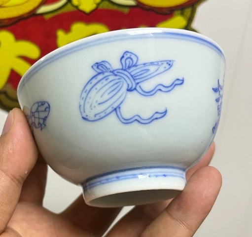 古玩陶瓷乾隆淡描青花博古插花紋茶圓拍賣,當(dāng)前價格800元