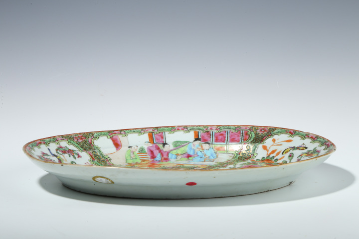 古玩陶瓷晚清·廣彩開窗人物花鳥紋橢圓盤拍賣，當前價格2838元