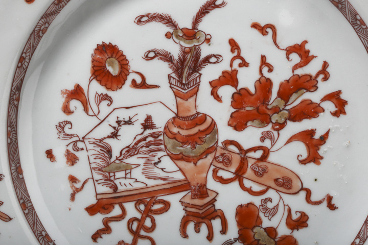 古玩陶瓷清康熙·礬紅描金博古花卉紋折沿盤拍賣,當(dāng)前價(jià)格408元