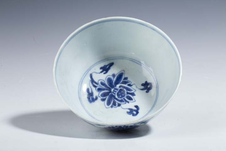 域鉴古玩】清康熙·青花缠枝莲纹碗拍卖价格/图片/值多少钱