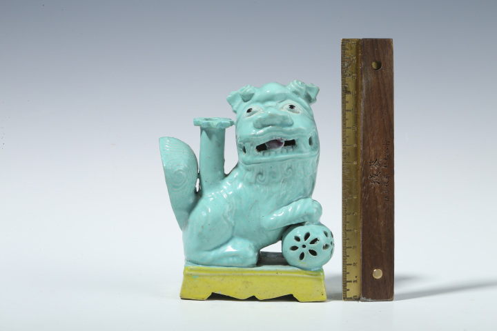 古玩陶瓷晚清·松石綠釉獅子繡球香插拍賣,當前價格158元