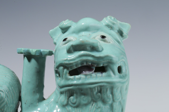 古玩陶瓷晚清·松石綠釉獅子繡球香插拍賣,當前價格158元