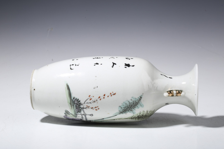 古玩陶瓷民國·淺絳彩仕女紋雙耳瓶真品鑒賞圖