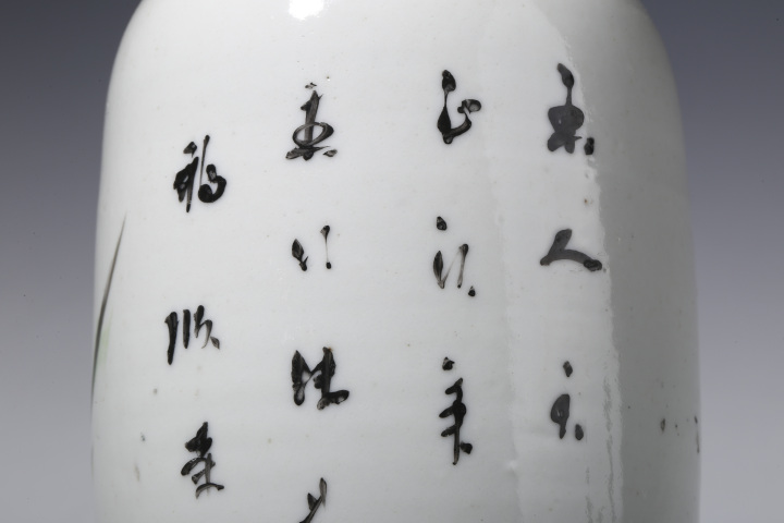 古玩陶瓷民國·淺絳彩仕女紋雙耳瓶真品鑒賞圖