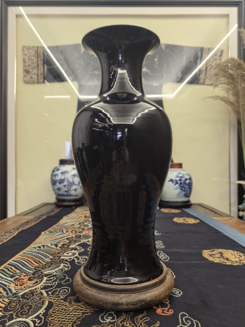 古玩陶瓷清中晚烏金釉大觀音瓶(40+)拍賣，當前價格13888元