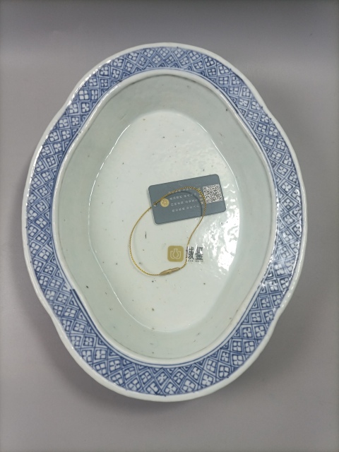 古玩陶瓷乾嘉青花淡描纏枝蓮海棠形水仙盆拍賣,當前價格3000元
