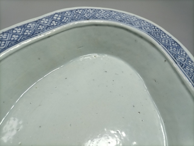 古玩陶瓷乾嘉青花淡描纏枝蓮海棠形水仙盆拍賣,當前價格3000元