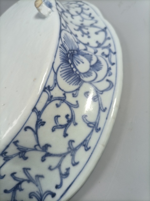 古玩陶瓷乾嘉青花淡描纏枝蓮海棠形水仙盆拍賣,當前價格3000元