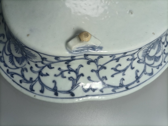 古玩陶瓷乾嘉青花淡描纏枝蓮海棠形水仙盆拍賣,當前價格3000元