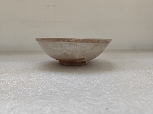 古玩陶瓷磁州窯白釉唇口碗拍賣,當前價格150元