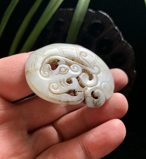 古玩玉器清中期和田白玉咬尾龍佩拍賣,當前價格18000元