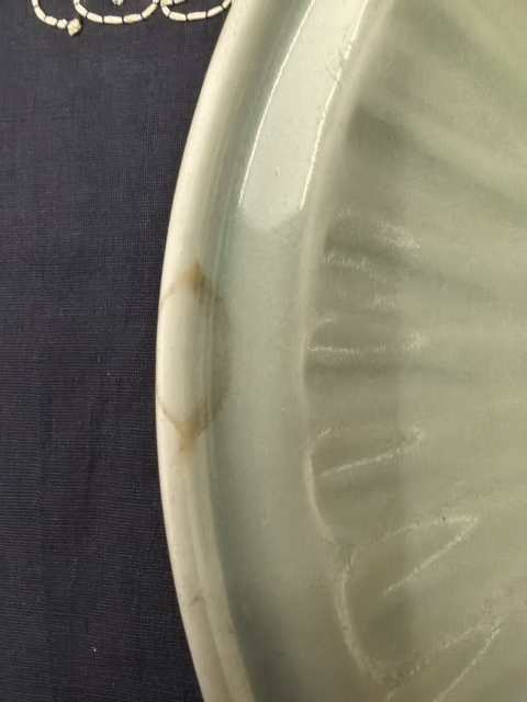 古玩陶瓷元代龍泉青瓷刻線條紋折沿盤拍賣，當前價格18888元