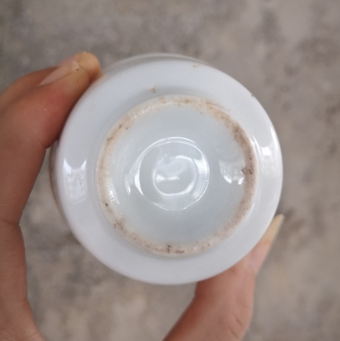 古玩陶瓷清代.甜白釉唇口杯（飲茶利器）拍賣，當前價格200元