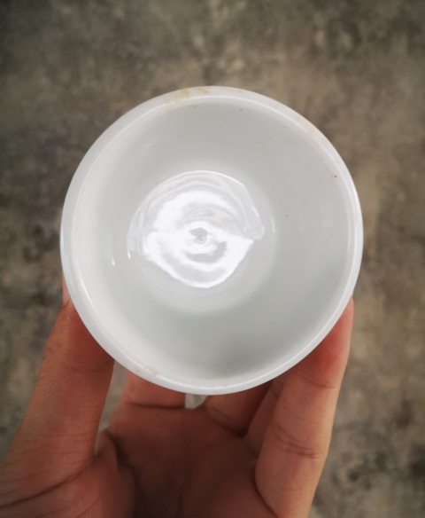 古玩陶瓷清代.甜白釉唇口杯（飲茶利器）拍賣，當前價格200元