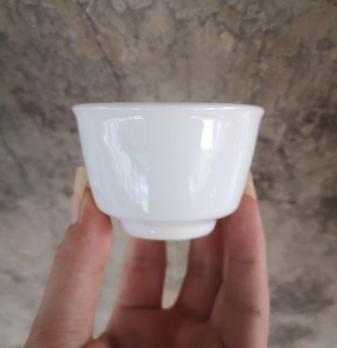 古玩陶瓷清代.甜白釉唇口杯（飲茶利器）拍賣，當前價格200元