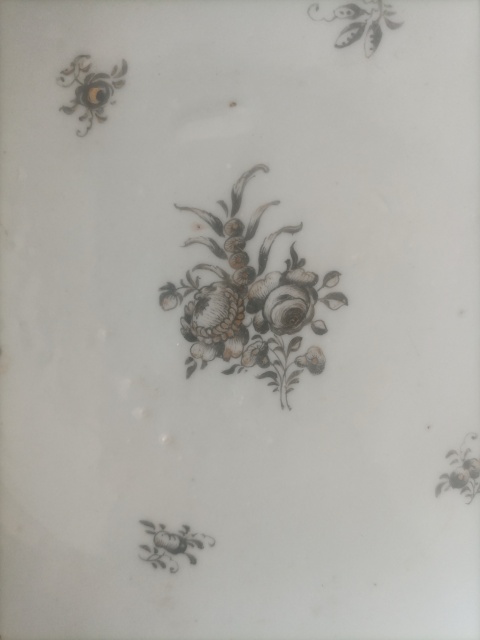 古玩陶瓷乾隆·彩繪花卉紋盤真品鑒賞圖