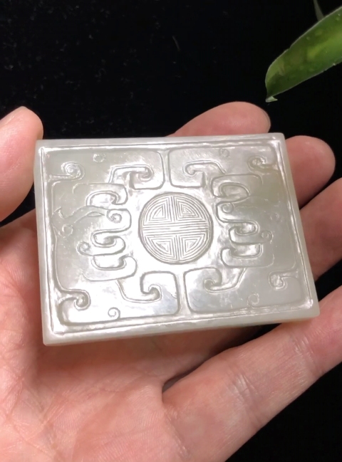 古玩玉器清中期和田白玉籽料雙龍捧壽帶扣拍賣,當前價格35000元
