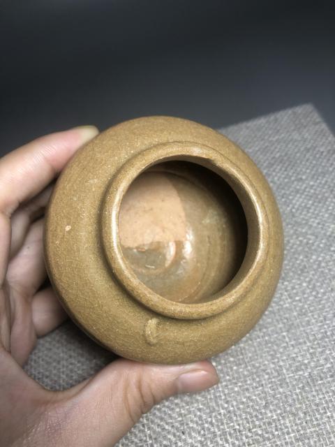 古玩陶瓷鱔魚黃釉蓋罐拍賣,當前價格2200元