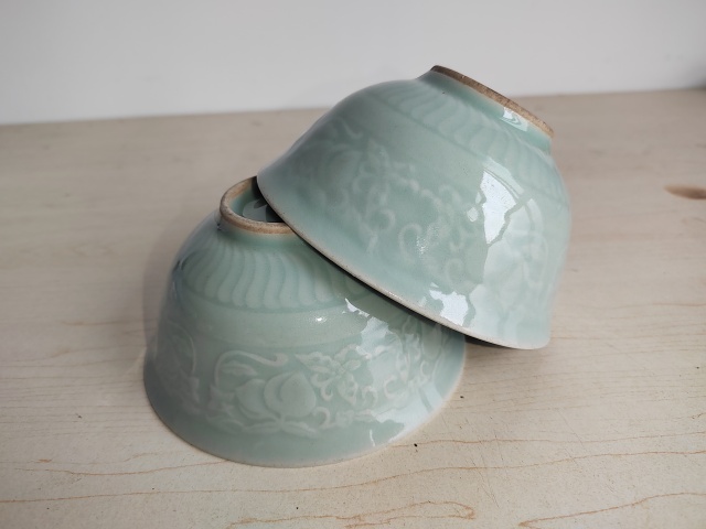 古玩陶瓷龍泉窯青釉印花碗拍賣(mài)，當(dāng)前價(jià)格700元