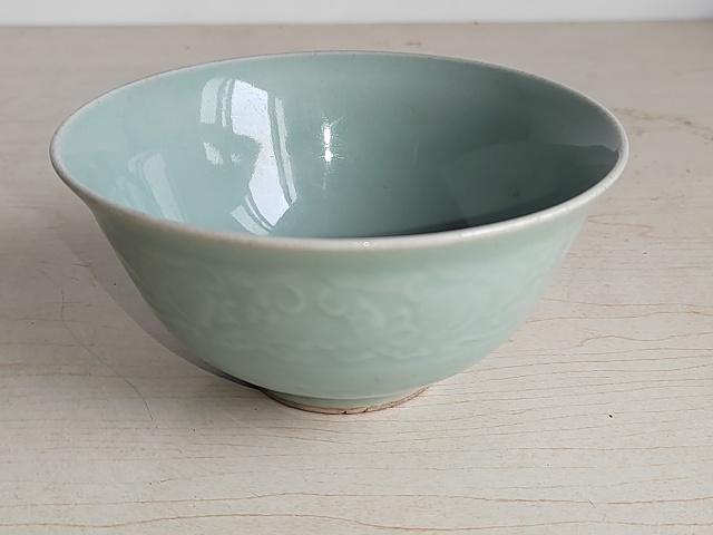 古玩陶瓷龍泉窯青釉印花碗拍賣(mài)，當(dāng)前價(jià)格700元