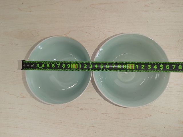 古玩陶瓷龍泉窯青釉印花碗拍賣(mài)，當(dāng)前價(jià)格700元