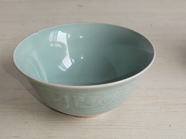 古玩陶瓷龍泉窯青釉印花碗拍賣(mài)，當(dāng)前價(jià)格700元