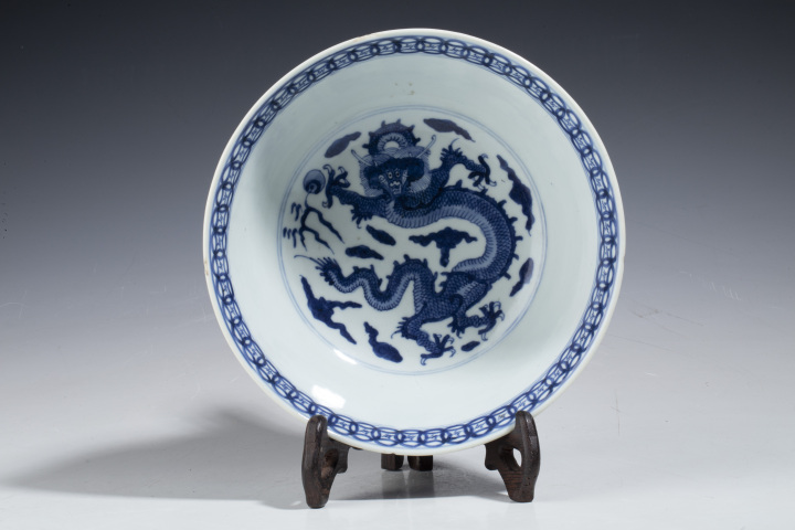 古玩陶瓷青花內云龍外八蠻進寶圖大碗 真品鑒賞圖