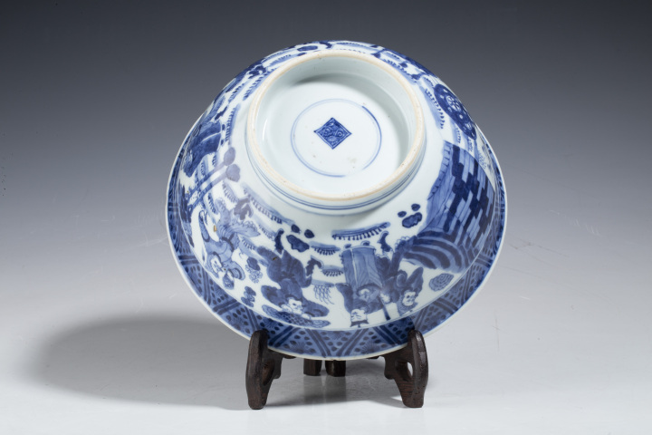古玩陶瓷青花內云龍外八蠻進寶圖大碗 真品鑒賞圖