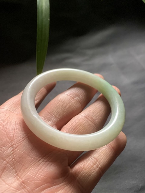 古玩玉器清代天然翡翠手鐲拍賣(mài),當(dāng)前價(jià)格12000元