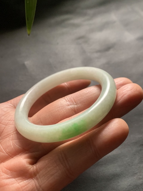古玩玉器清代天然翡翠手鐲拍賣(mài),當(dāng)前價(jià)格12000元