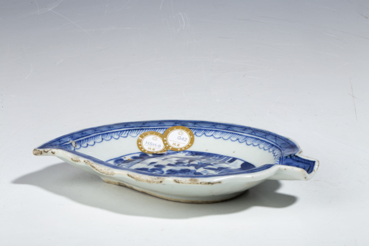 古玩陶瓷·青花山水樓閣紋葉形盤真品鑒賞圖