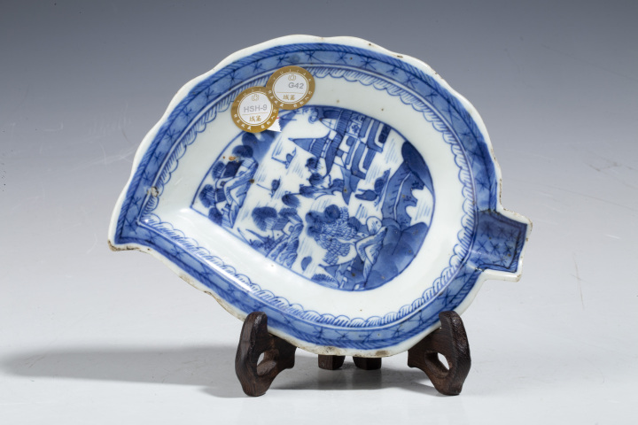 古玩陶瓷·青花山水樓閣紋葉形盤真品鑒賞圖