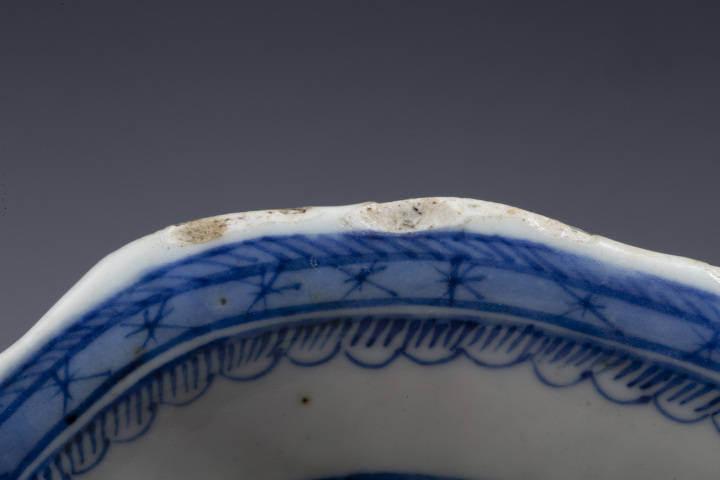 古玩陶瓷·青花山水樓閣紋葉形盤真品鑒賞圖
