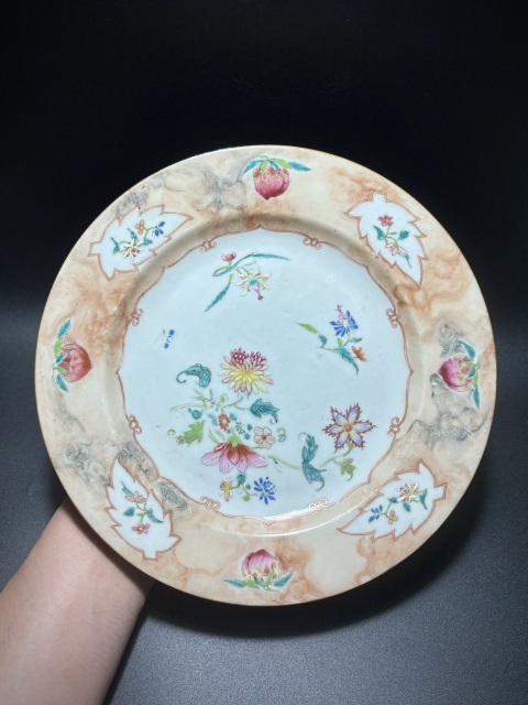古玩陶瓷清雍正·石/木紋釉粉彩壽桃花卉紋折沿盤拍賣,當前價格2280元