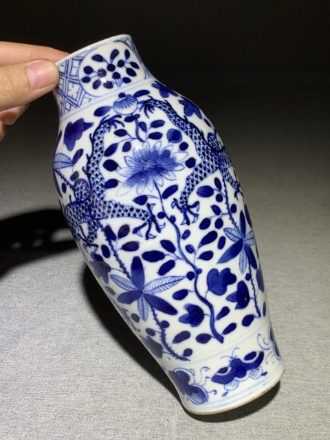古玩陶瓷康熙年制款花間龍紋青花瓶拍賣，當前價格888元