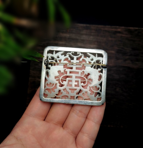 古玩玉器收藏級清中期精工和田玉官造“福壽佩”胸針拍賣,當前價格12500元
