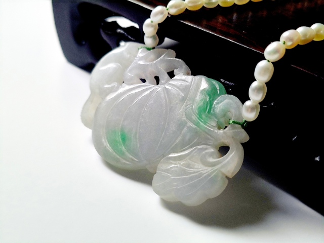 古玩玉器清代老翡翠雕“碩果累累”玉佩拍賣,當前價格4800元