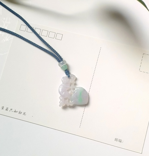 古玩玉器（一口價放漏）清代翡翠雕“靈猴獻壽”墜飾拍賣，當前價格1800元