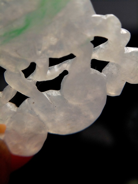 古玩玉器（一口價放漏）清代翡翠雕“靈猴獻壽”墜飾拍賣，當前價格1800元