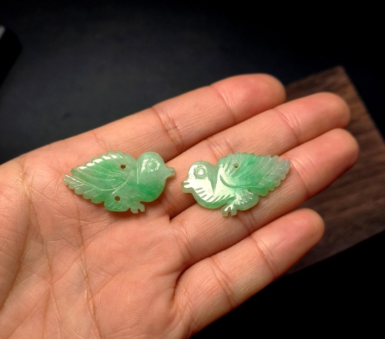 古玩玉器清代翡翠“安居樂業(yè)”花片一對拍賣,當(dāng)前價格2200元