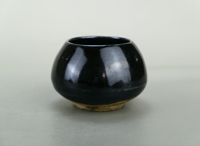 古玩陶瓷精品:明代定窯系黑釉雞心罐拍賣，當(dāng)前價(jià)格1200元