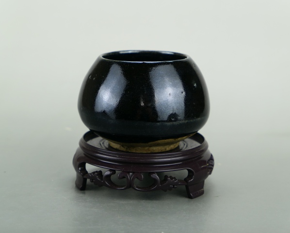 古玩陶瓷精品:明代定窯系黑釉雞心罐拍賣，當(dāng)前價(jià)格1200元
