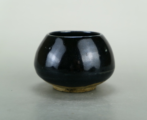 古玩陶瓷精品:明代定窯系黑釉雞心罐拍賣，當(dāng)前價(jià)格1200元