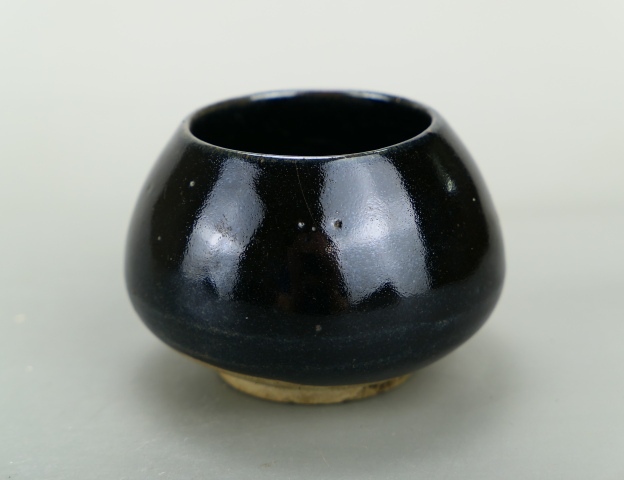 古玩陶瓷精品:明代定窯系黑釉雞心罐拍賣，當(dāng)前價(jià)格1200元