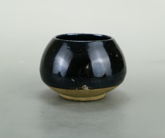 古玩陶瓷精品:明代定窯系黑釉雞心罐拍賣，當(dāng)前價(jià)格1200元