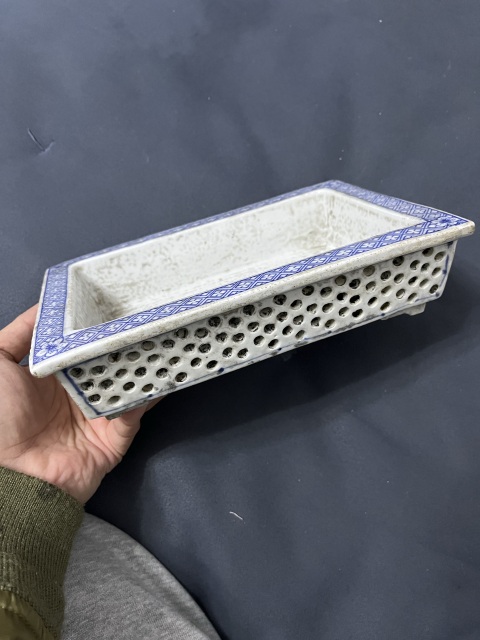 古玩陶瓷晚清青花鏤空水仙盆拍賣,當(dāng)前價格988元