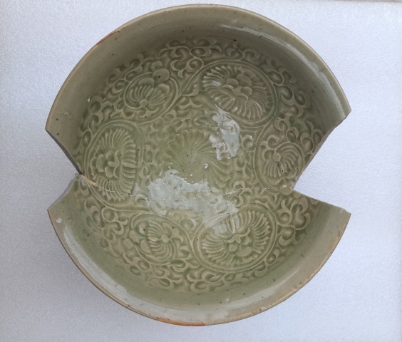 古玩陶瓷耀州窯青釉團菊碗拍賣,當前價格3200元