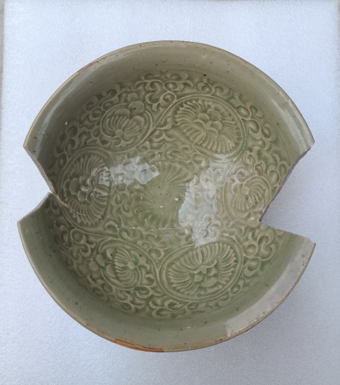 古玩陶瓷耀州窯青釉團菊碗拍賣,當前價格3200元