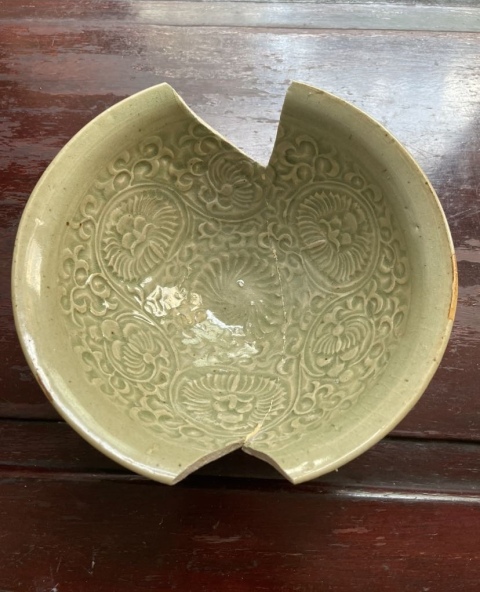 古玩陶瓷耀州窯青釉團菊碗拍賣,當前價格3200元